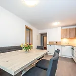 Sulzer By We Rent, Summercard Included Τσελ αμ Ζέε
